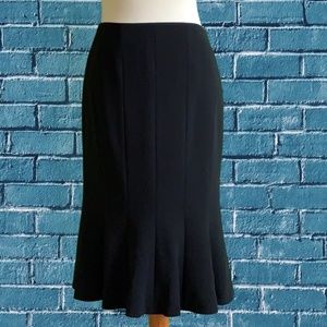 Ann Taylor Women's Black Fitted with Darting Suiting Skirt Size 2 Lined